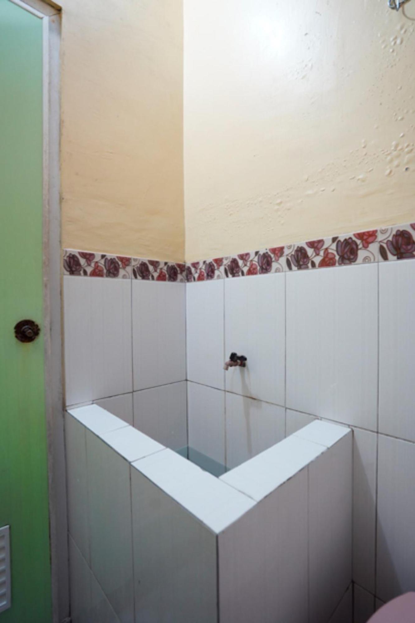 Oyo 927 Carina Hotel Claket Bagian luar foto
