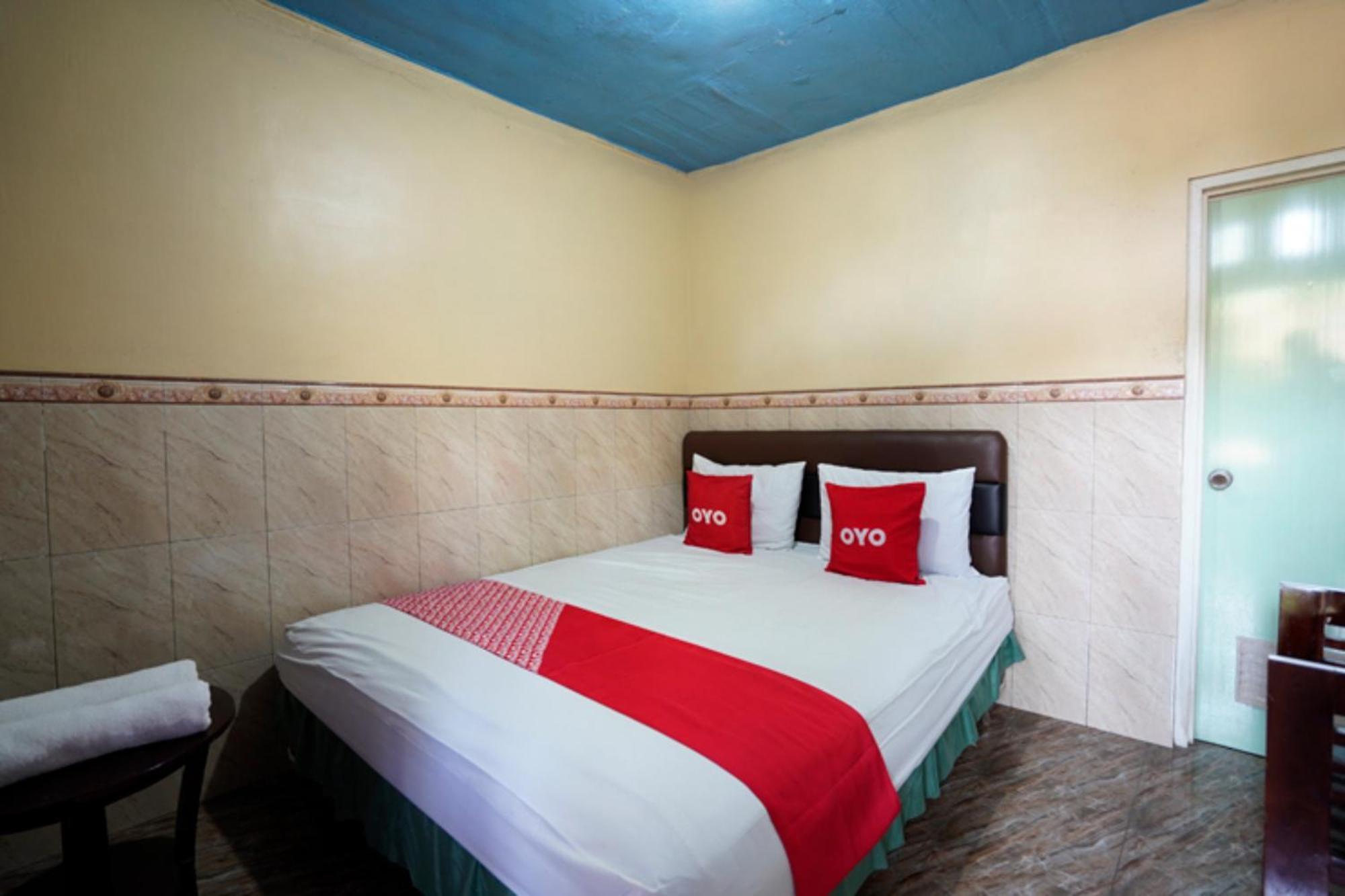 Oyo 927 Carina Hotel Claket Bagian luar foto