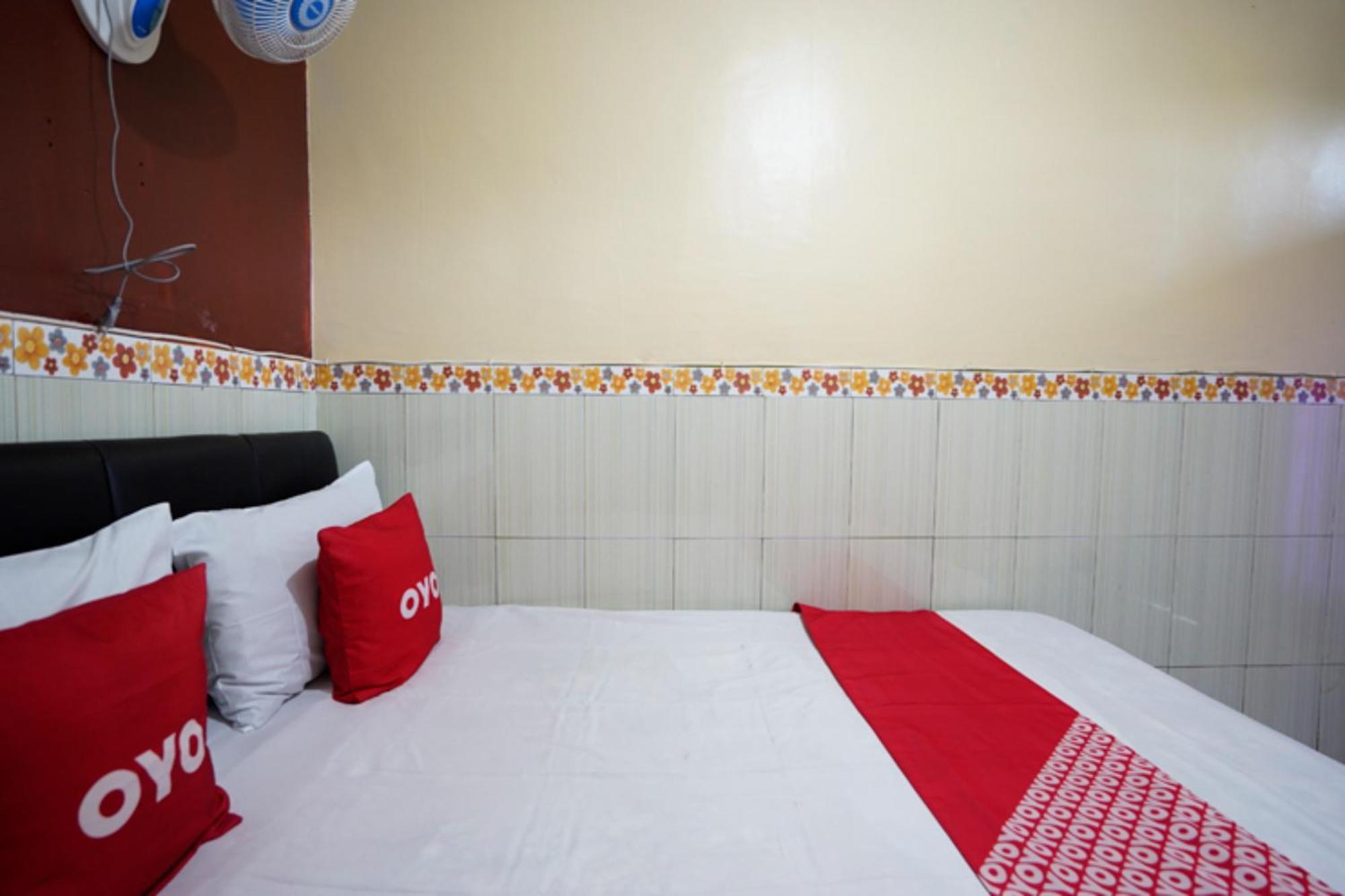 Oyo 927 Carina Hotel Claket Bagian luar foto