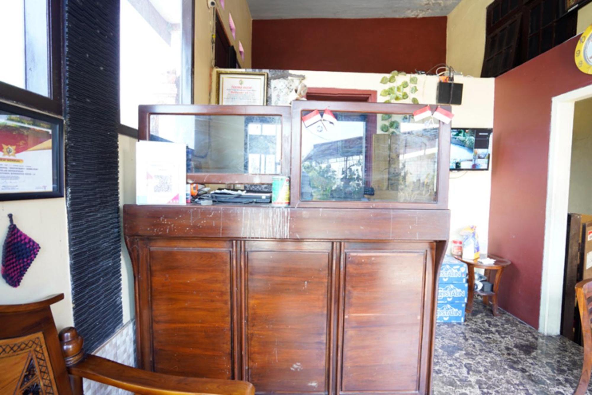 Oyo 927 Carina Hotel Claket Bagian luar foto