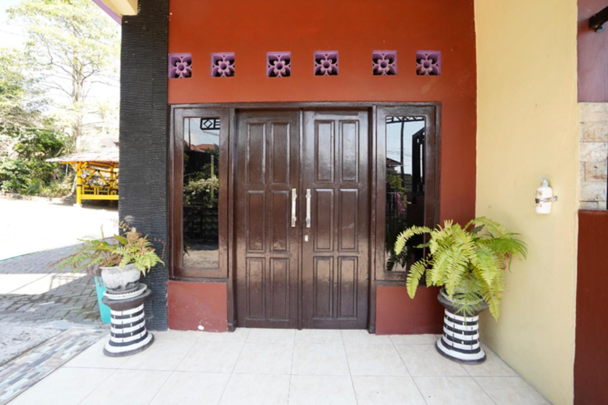 Oyo 927 Carina Hotel Claket Bagian luar foto